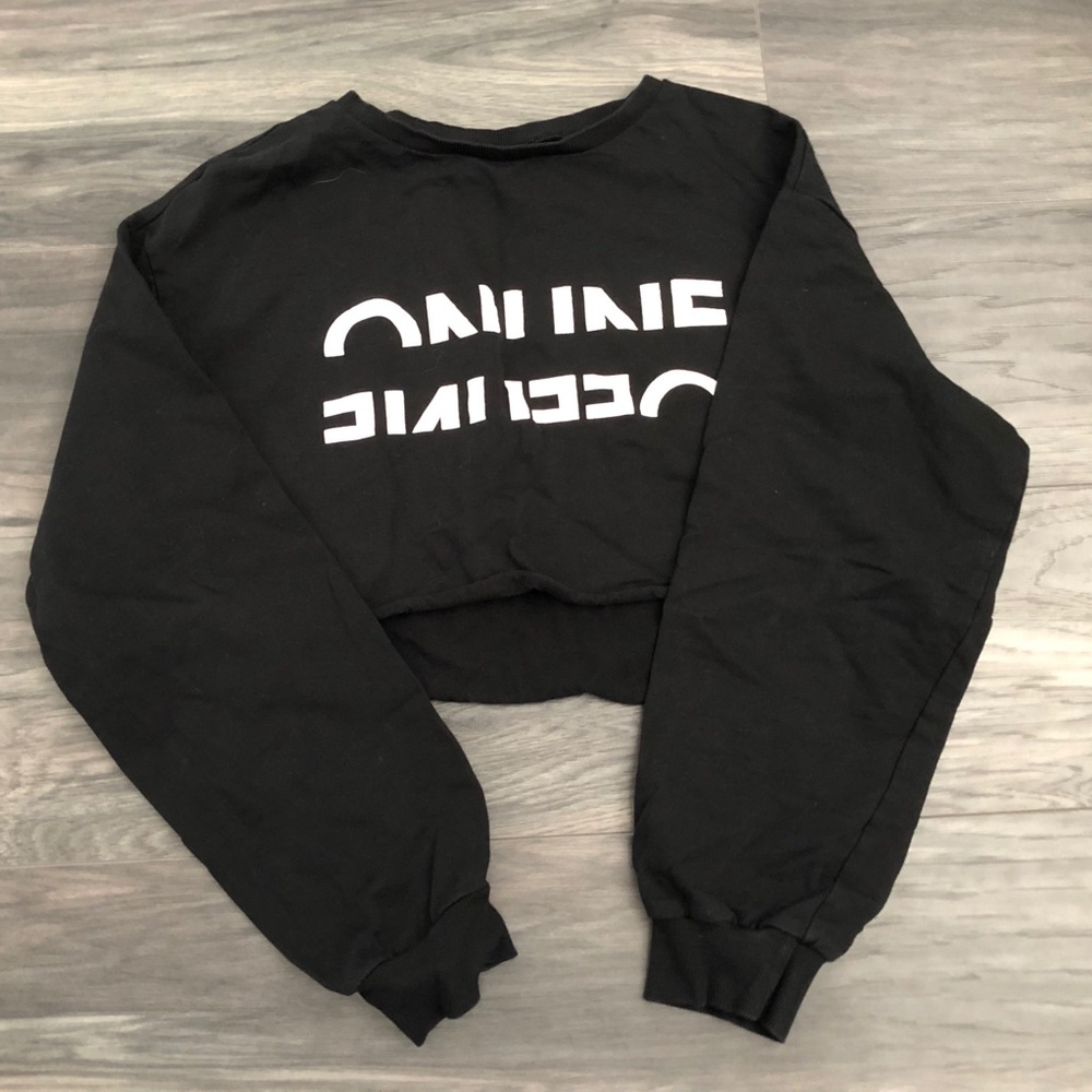 Black crop top